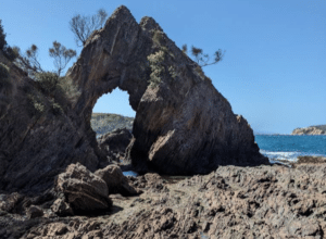 Guerilla Bay arch